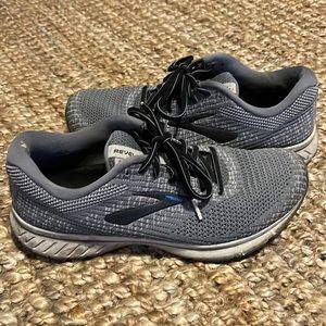 Brooks Revel 3 mens/women’s running shoe size fits 8.5 men, 9.5 women’s